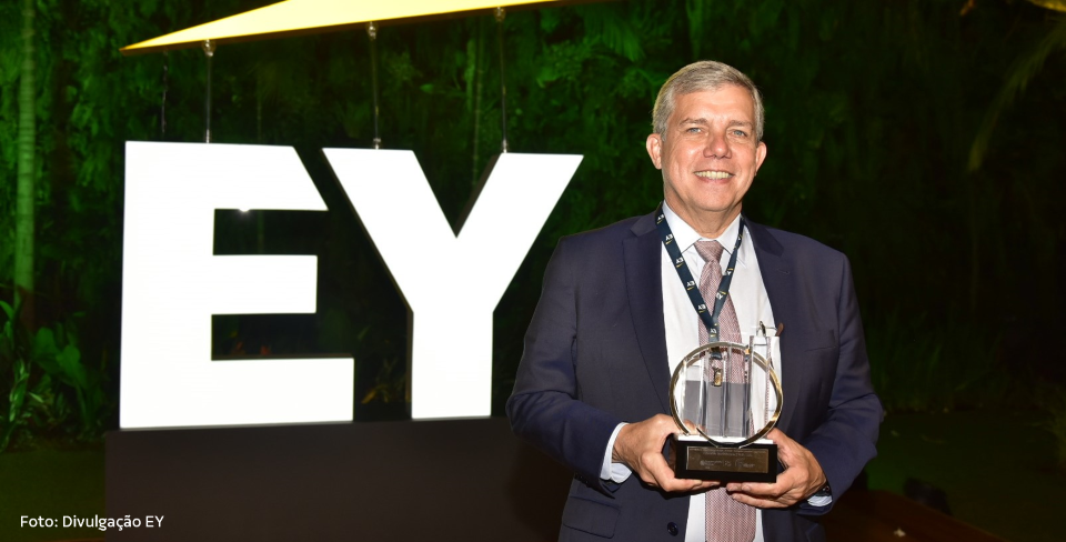 Entrepreneur of the Year: Eduardo Bartolomeo receives award from global consulting firm EY