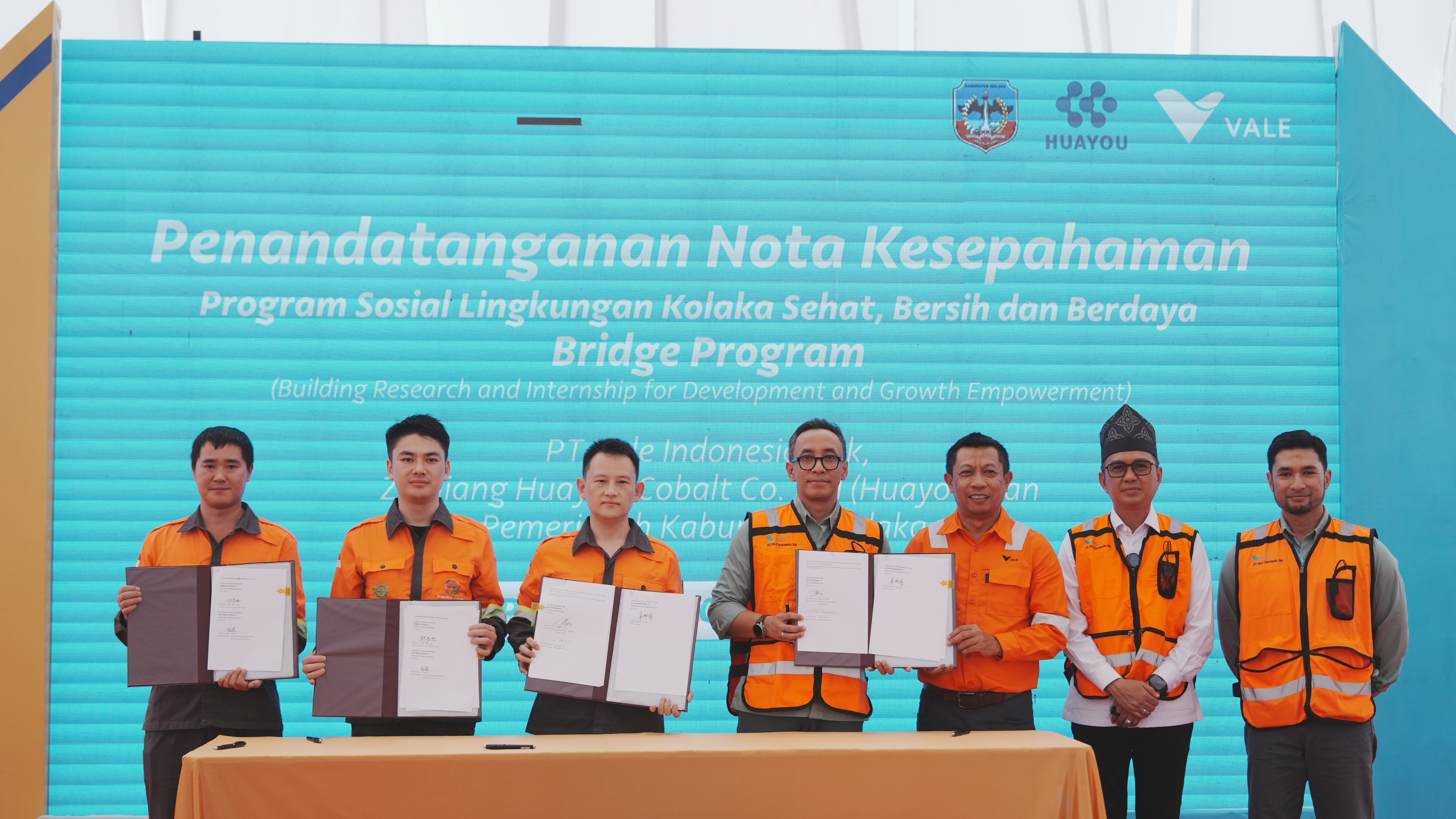 Supporting the “Healthy, Clean, and Empowered Kolaka” Program, PT Vale Signs Strategic MoUs with Kolaka Regency Government and Huayou