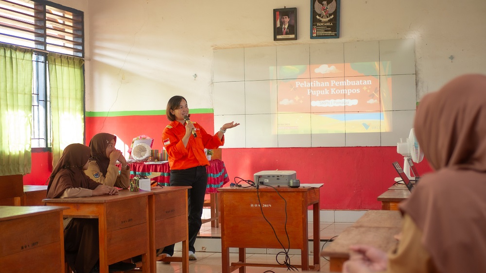 Vale Goes to School Edukasi Siswa Buat Pupuk Kompos Demi Jaga Lingkungan