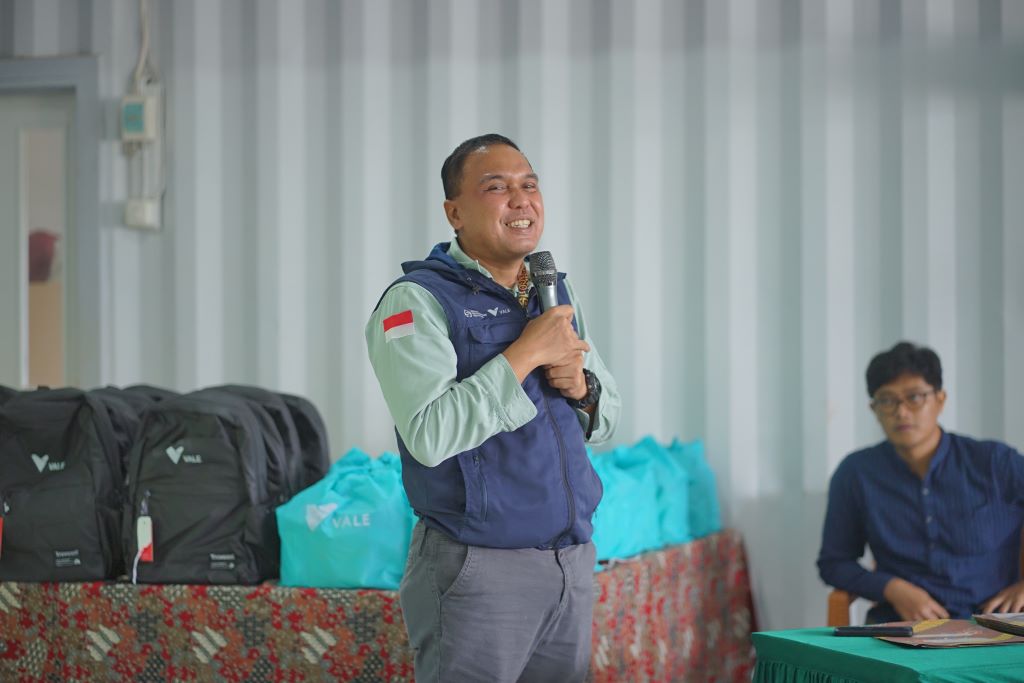 PT Vale Serahkan Bantuan Alkes dan Paket Makanan Sehat untuk Puskesmas di Area Pemberdayaan 