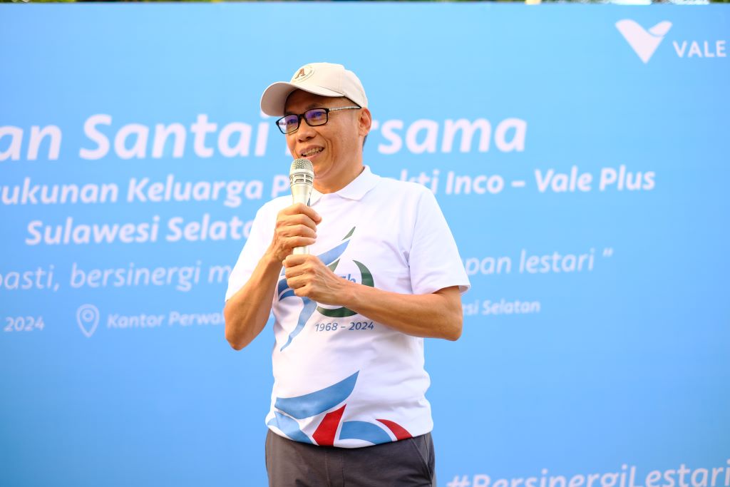 HUT 56 Sinergi Lestari, Purnabakti PT Vale Antusias Jalan Santai dan Bersihkan Lingkungan di Losari