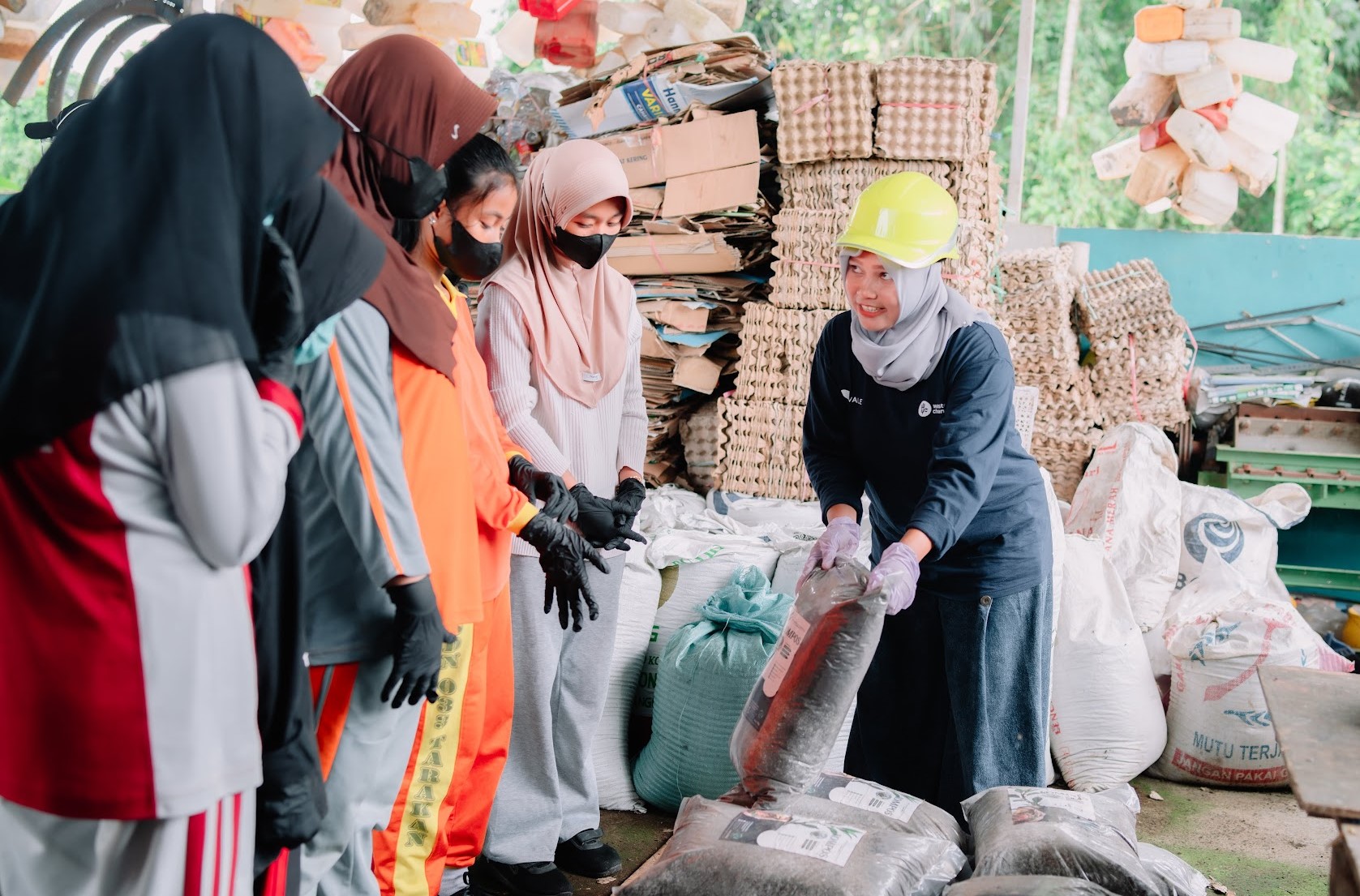 Promoting Environmental Literacy Among Youth, PT Vale Educates Students in Morowali on Responsible Waste Management During National Waste Awareness Day