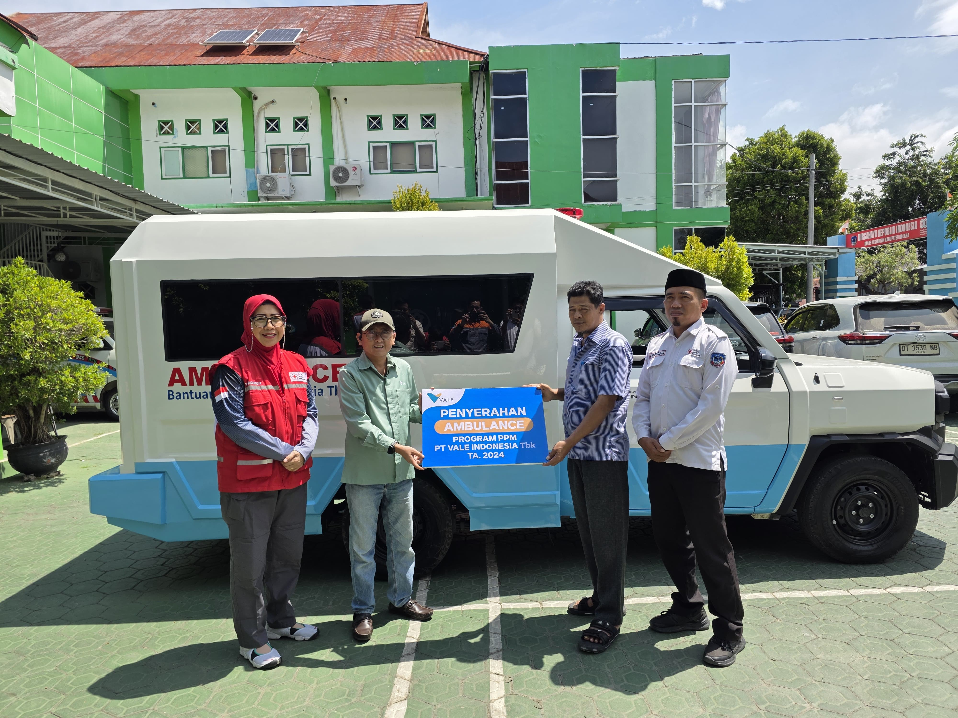 Strengthening Healthcare Resilience in Kolaka, PT Vale Donates Ambulance to Support Red Cross Operations