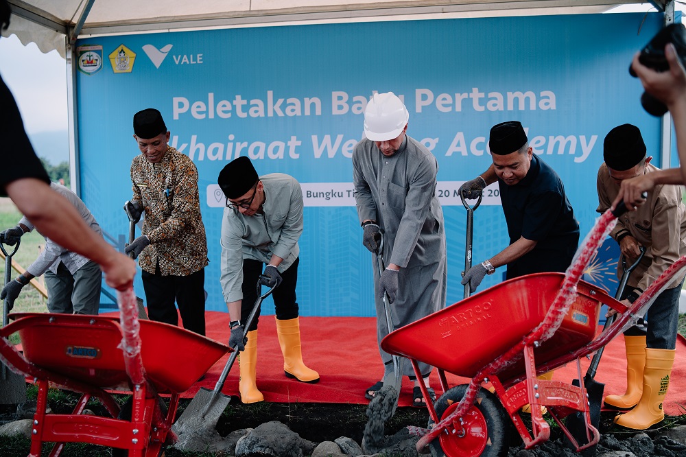 Alkhairaat Welding Academy, pusat pelatihan pengelasan bersertifikasi, resmi dibangun melalui prosesi peletakan batu pertama (groundbreaking ceremony) yang digelar oleh PT Vale Indonesia Tbk (PT Vale) bersama Alkhairaat di Desa Kolono, Kecamatan Bungku Timur, Kabupaten Morowali pada Kamis (20/03/2025)